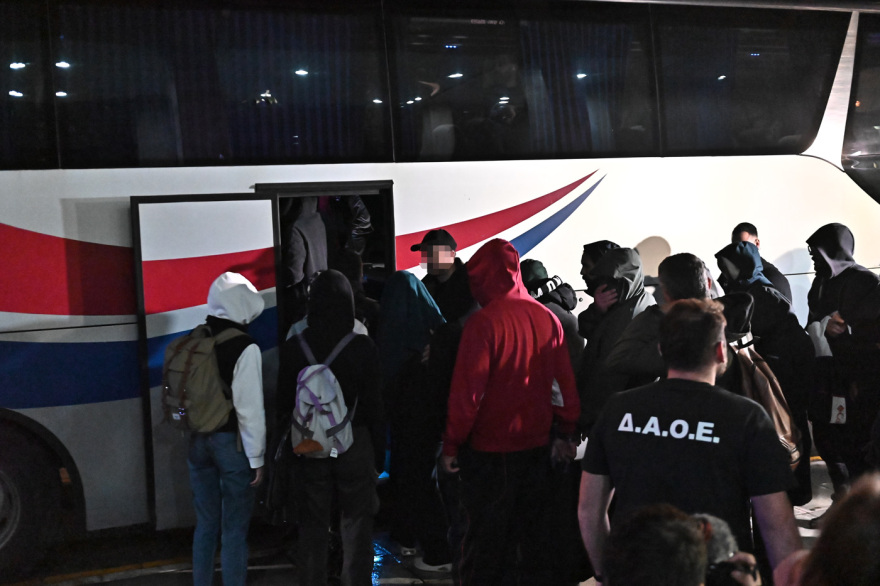 Στον Εισαγγελέα οι 59 συλληφθέντες για τη μεγάλη φορολογική απάτη στους φούρνους «Χωριάτικο», βίντεο και φωτογραφίες