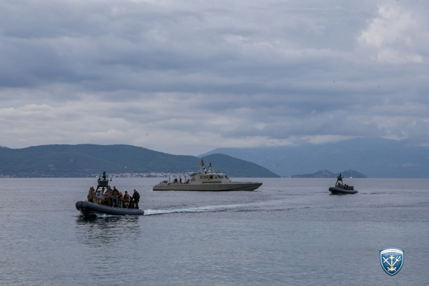 Εντυπωσιακές εικόνες από την άσκηση «Aegean Seal 26» σε Σαρωνικό και Ευβοϊκό: Δύτες, ταχύπλοα και ελικόπτερα σε επιχειρήσεις εξουδετέρωσης ναρκών