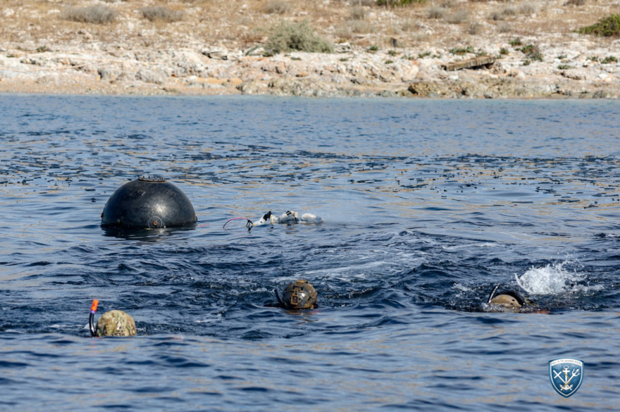 Εντυπωσιακές εικόνες από την άσκηση «Aegean Seal 26» σε Σαρωνικό και Ευβοϊκό: Δύτες, ταχύπλοα και ελικόπτερα σε επιχειρήσεις εξουδετέρωσης ναρκών
