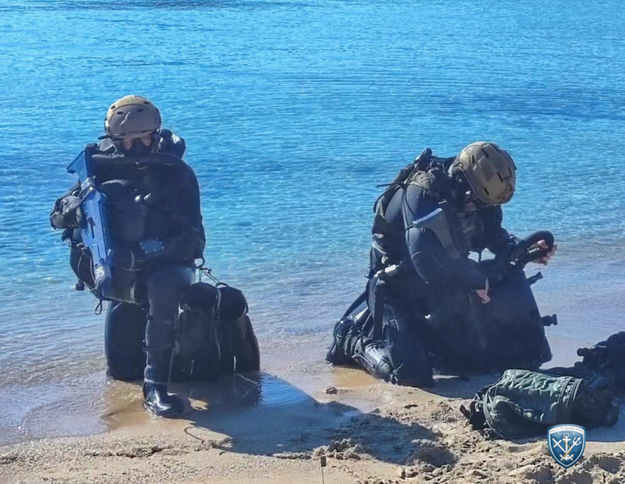 Εντυπωσιακές εικόνες από την άσκηση «Aegean Seal 26» σε Σαρωνικό και Ευβοϊκό: Δύτες, ταχύπλοα και ελικόπτερα σε επιχειρήσεις εξουδετέρωσης ναρκών