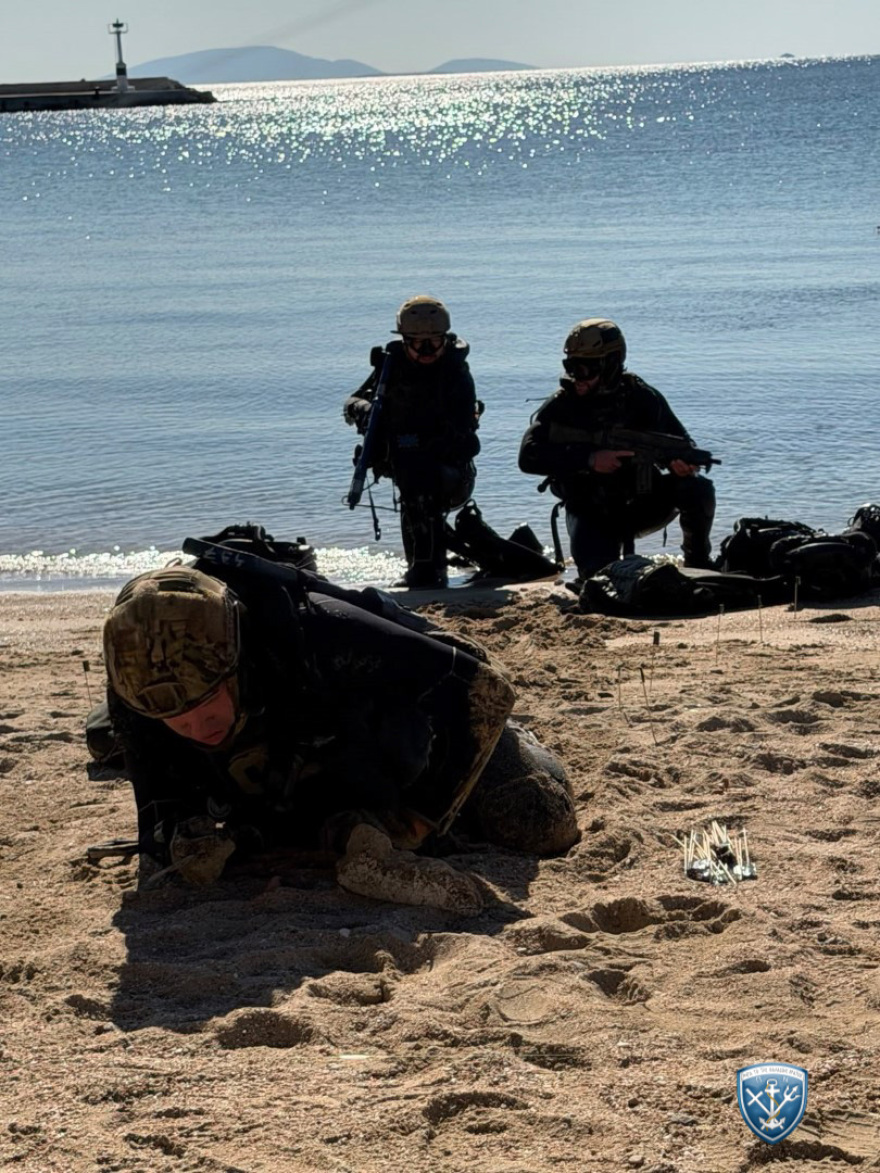 Εντυπωσιακές εικόνες από την άσκηση «Aegean Seal 26» σε Σαρωνικό και Ευβοϊκό: Δύτες, ταχύπλοα και ελικόπτερα σε επιχειρήσεις εξουδετέρωσης ναρκών