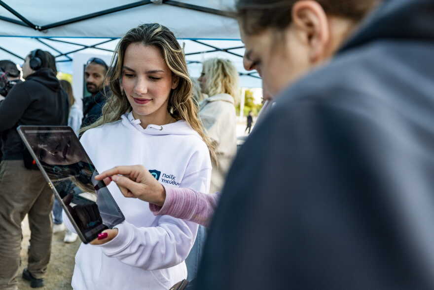 Από τη Fan Zone στο showrun του Allwyn x McLaren Racing: Live in Athens – Η απόλυτη motorsport εμπειρία που έζησαν χιλιάδες fans στο ΟΑΚΑ
