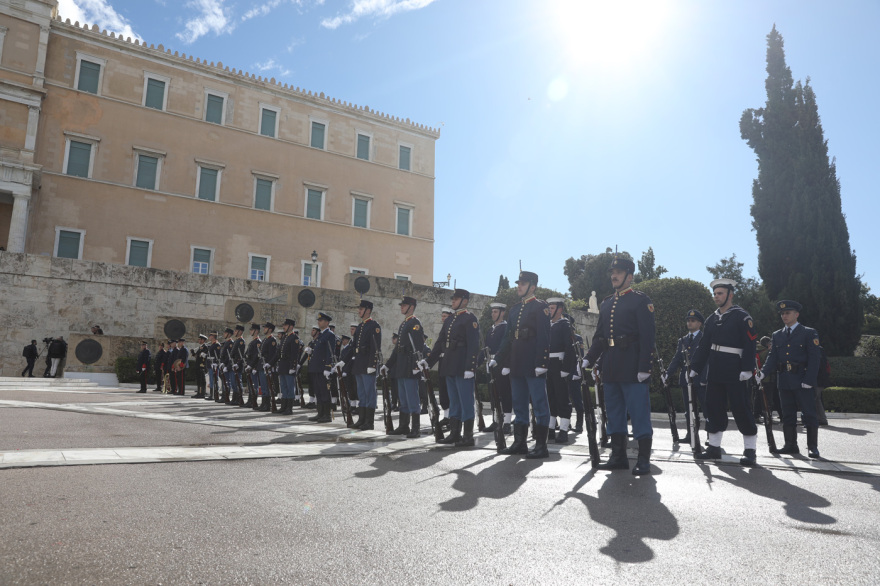 Με τη μαθητική παρέλαση τιμά η Αθήνα την Εθνική Επέτειο της 28ης Οκτωβρίου, δείτε φωτογραφίες και βίντεο
