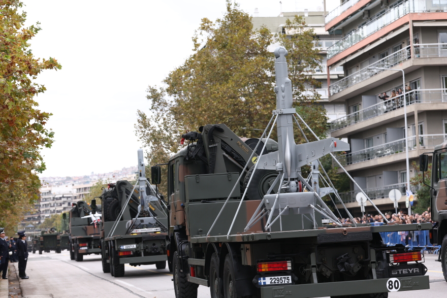 Από τους πυραύλους PULS και τα συστήματα Barak και Spyder μέχρι τα ελληνικά drones: Τα νέα όπλα που παρουσιάστηκαν στην παρέλαση της Θεσσαλονίκης