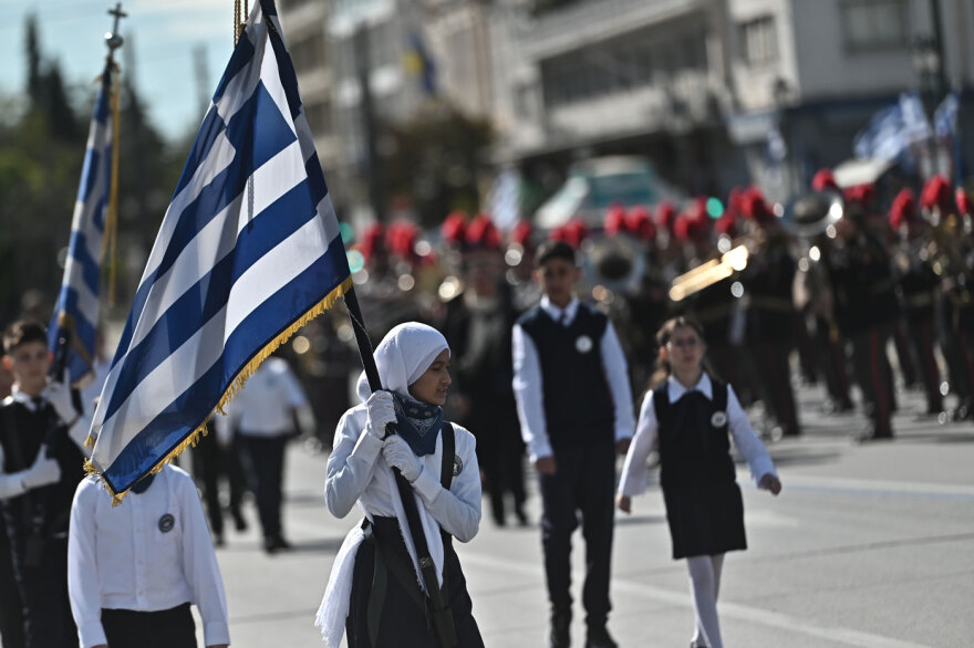 Με τη μαθητική παρέλαση τιμά η Αθήνα την Εθνική Επέτειο της 28ης Οκτωβρίου, δείτε φωτογραφίες και βίντεο