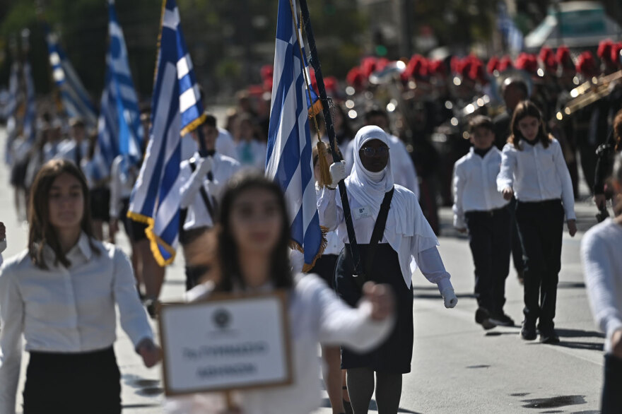 Με τη μαθητική παρέλαση τιμά η Αθήνα την Εθνική Επέτειο της 28ης Οκτωβρίου, δείτε φωτογραφίες και βίντεο