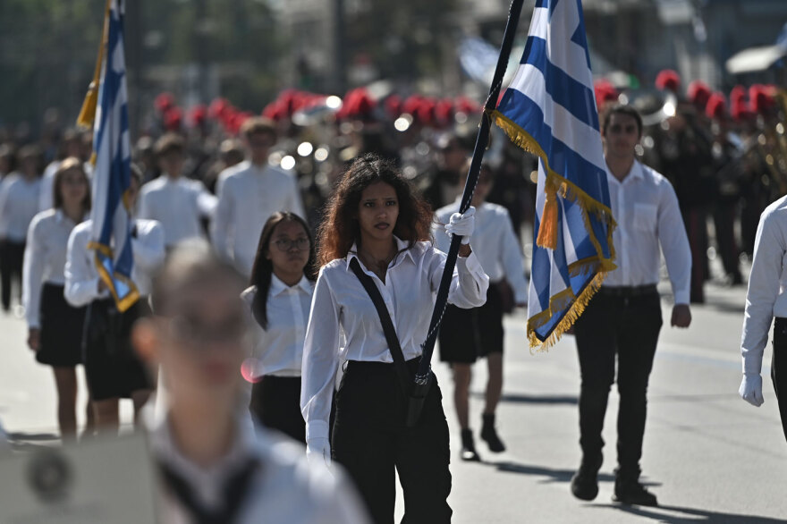 Με τη μαθητική παρέλαση τιμά η Αθήνα την Εθνική Επέτειο της 28ης Οκτωβρίου, δείτε φωτογραφίες και βίντεο