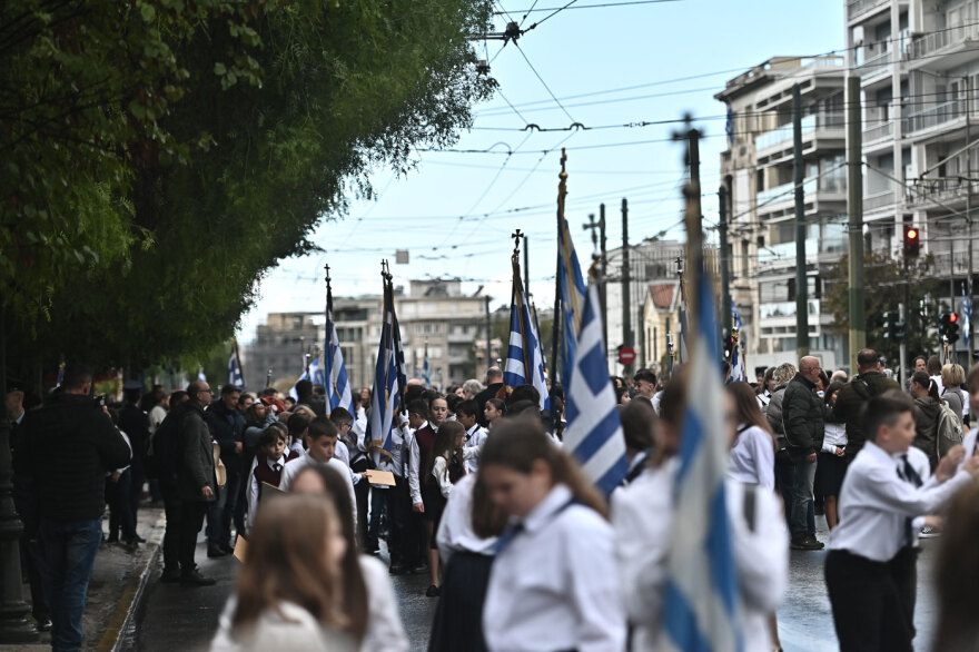 Με τη μαθητική παρέλαση τιμά η Αθήνα την Εθνική Επέτειο της 28ης Οκτωβρίου, δείτε φωτογραφίες και βίντεο