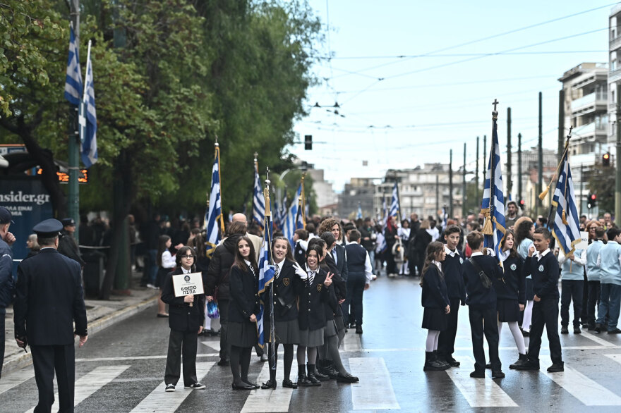 Με τη μαθητική παρέλαση τιμά η Αθήνα την Εθνική Επέτειο της 28ης Οκτωβρίου, δείτε φωτογραφίες και βίντεο