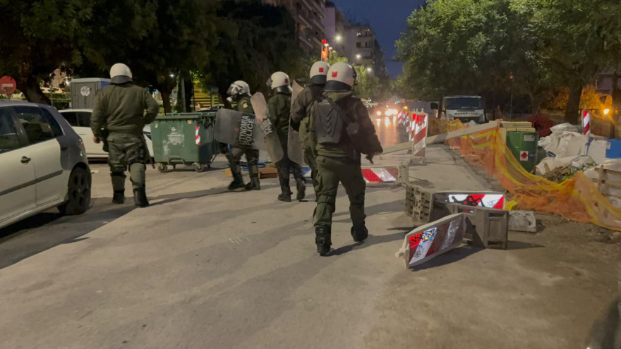 Επεισόδια στη συγκέντρωση διαμαρτυρίας για την ομιλία του Κασιδιάρη στη Θεσσαλονίκη, βίντεο και φωτογραφίες