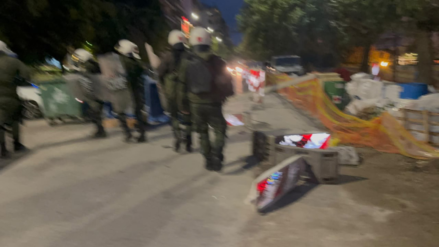 Επεισόδια στη συγκέντρωση διαμαρτυρίας για την ομιλία του Κασιδιάρη στη Θεσσαλονίκη, βίντεο και φωτογραφίες