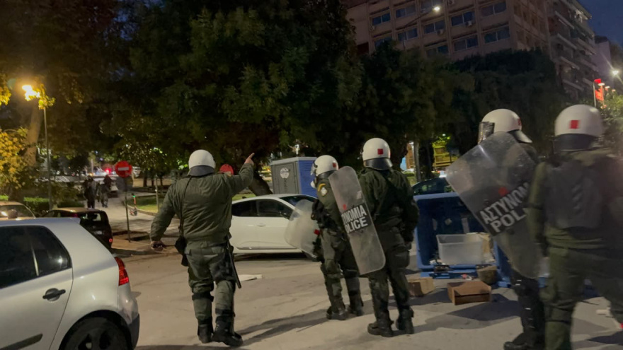 Επεισόδια στη συγκέντρωση διαμαρτυρίας για την ομιλία του Κασιδιάρη στη Θεσσαλονίκη, βίντεο και φωτογραφίες
