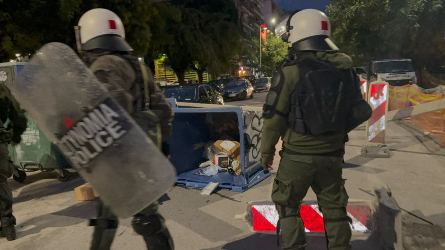 Επεισόδια στη συγκέντρωση διαμαρτυρίας για την ομιλία του Κασιδιάρη στη Θεσσαλονίκη, βίντεο και φωτογραφίες