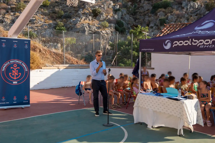 Εντυπωσιακή επίδειξη κολύμβησης από τα παιδιά που συμμετείχαν στο πρόγραμμα «Aqua On The Move» στην Ύδρα