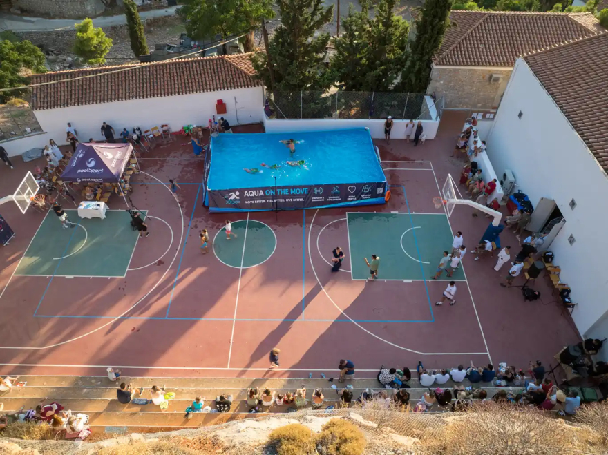 Εντυπωσιακή επίδειξη κολύμβησης από τα παιδιά που συμμετείχαν στο πρόγραμμα «Aqua On The Move» στην Ύδρα