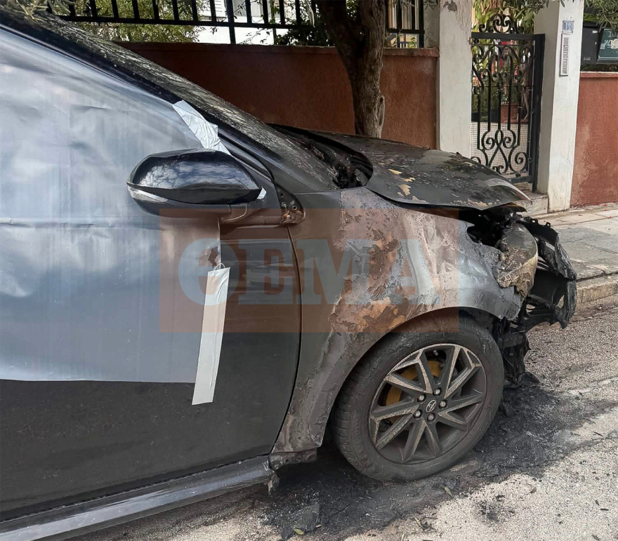 Αξιωματικός του Πολεμικού Ναυτικού έβαλε φωτιά σε σπίτι και αυτοκίνητα δύο πρώην συντρόφων του στη Γλυφάδα, δείτε βίντεο και φωτογραφίες