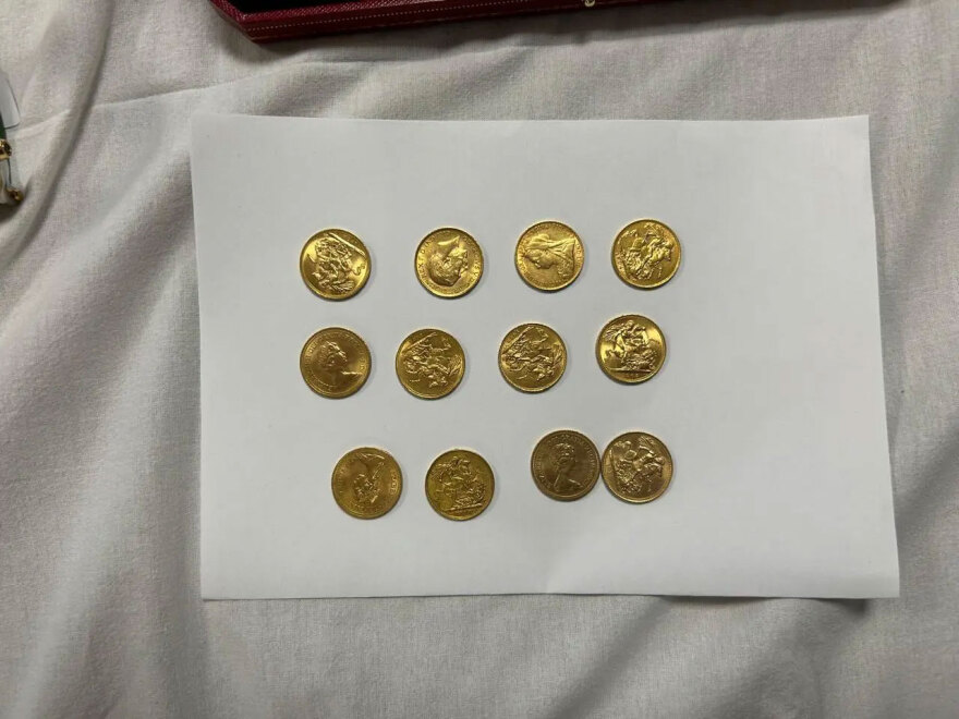 Η χλιδή του κυκλώματος του Mr Χωριάτικο: Μισό εκατ. ευρώ, χρυσά κοσμήματα και πολυτελή αμάξια, δείτε βίντεο και φωτογραφίες
