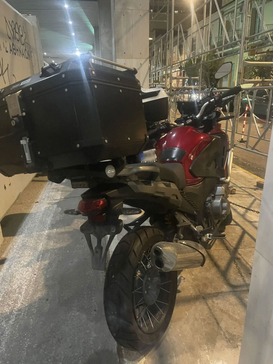 Η χλιδή του κυκλώματος του Mr Χωριάτικο: Μισό εκατ. ευρώ, χρυσά κοσμήματα και πολυτελή αμάξια, δείτε βίντεο και φωτογραφίες
