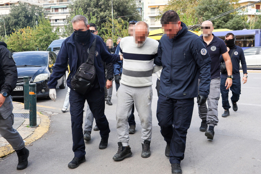 Προθεσμία για να απολογηθούν πήραν οι τρεις κλέφτες χαλκού για την πολύνεκρη έκρηξη στην Πλάκα - Όλο το κατηγορητήριο