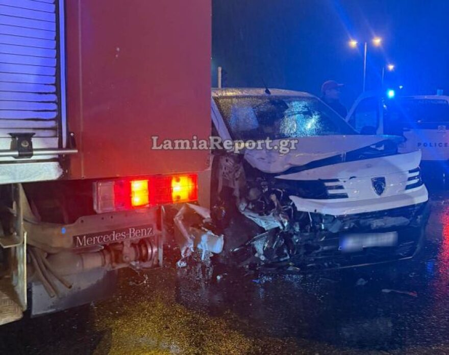 Τροχαίο με έναν τραυματία στη Λαμία, συγκρούστηκαν δύο βαν