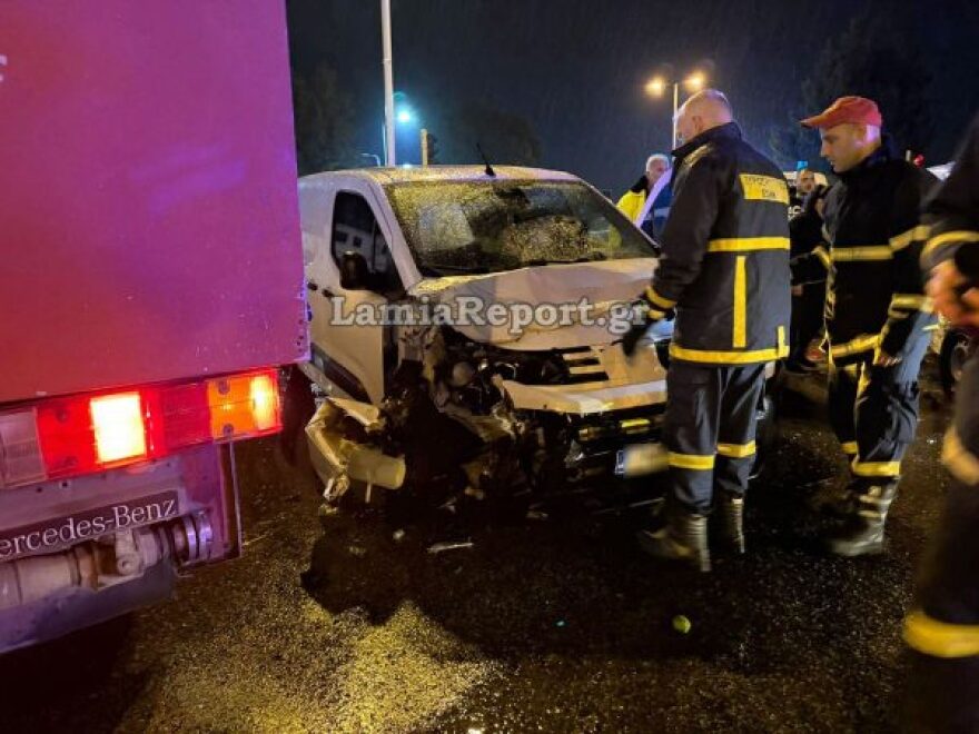 Τροχαίο με έναν τραυματία στη Λαμία, συγκρούστηκαν δύο βαν