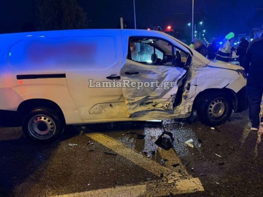 Τροχαίο με έναν τραυματία στη Λαμία, συγκρούστηκαν δύο βαν