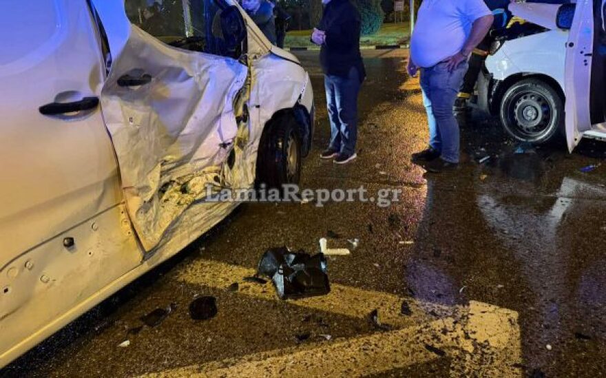 Τροχαίο με έναν τραυματία στη Λαμία, συγκρούστηκαν δύο βαν