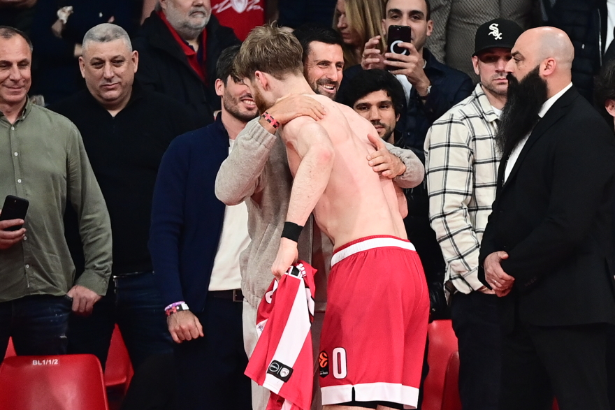 Ολυμπιακός: Πήρε τη φανέλα του Γουόκαπ ο Τζόκοβιτς, φωτογραφίες 