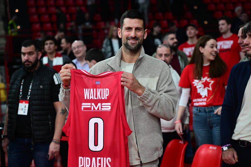 Ολυμπιακός: Πήρε τη φανέλα του Γουόκαπ ο Τζόκοβιτς, φωτογραφίες 