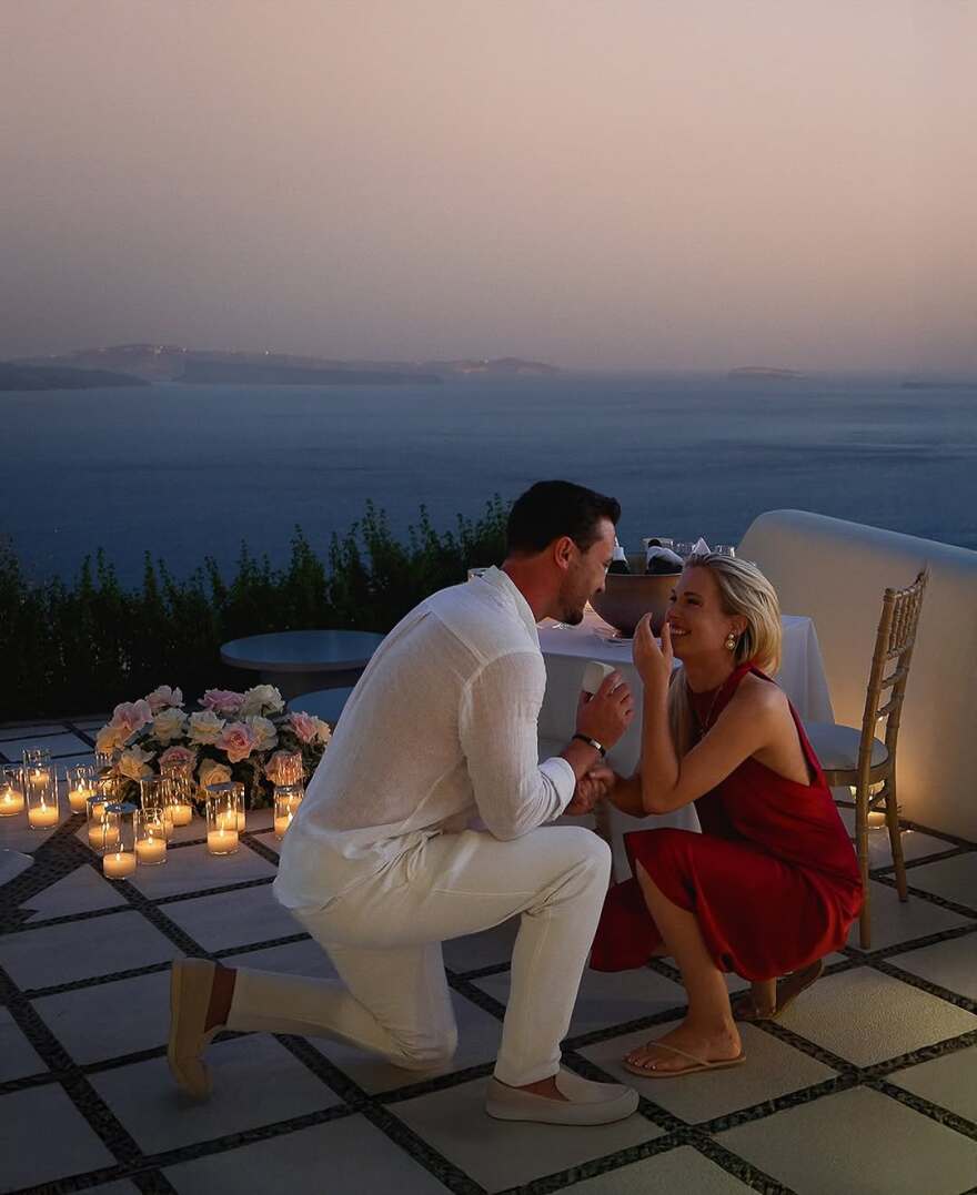 Ελίζα Σπένσερ: Αρραβωνιάστηκε η ανιψιά της πριγκίπισσας Νταϊάνα - Η ρομαντική πρόταση γάμου στη Σαντορίνη