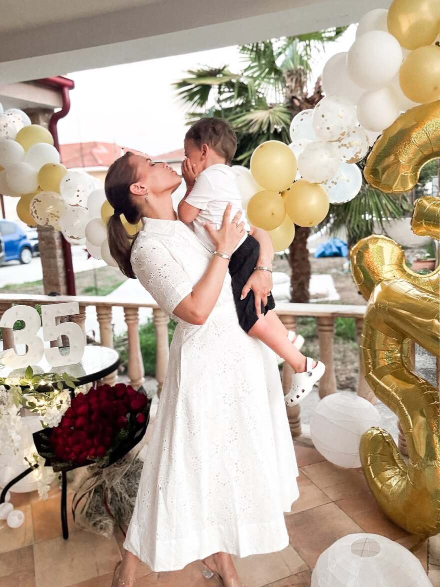 Το πάρτι της Λάουρα Νάργες για τα γενέθλιά της - «Καλώς ήρθαν τα 35» έγραψε