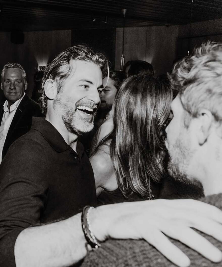 Τζένιφερ Άνιστον: Οι νέες φωτογραφίες με τον σύντροφό της στα γενέθλιά του