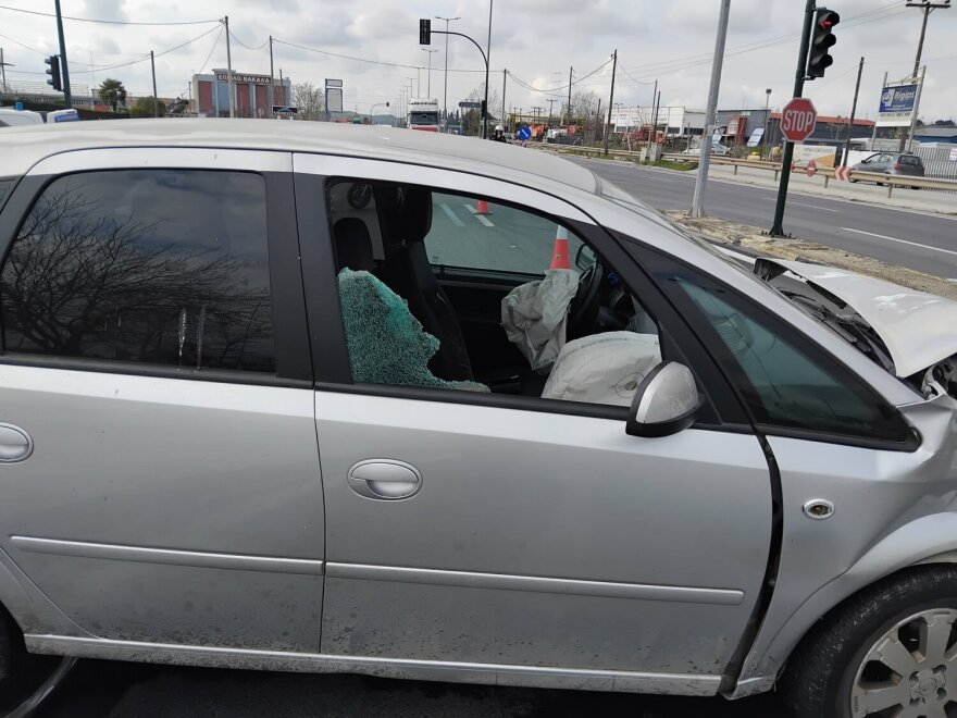 Λαρισα: Σφοδρή σύγκρουση αυτοκινήτων με τρεις τραυματίες, δείτε φωτογραφίες