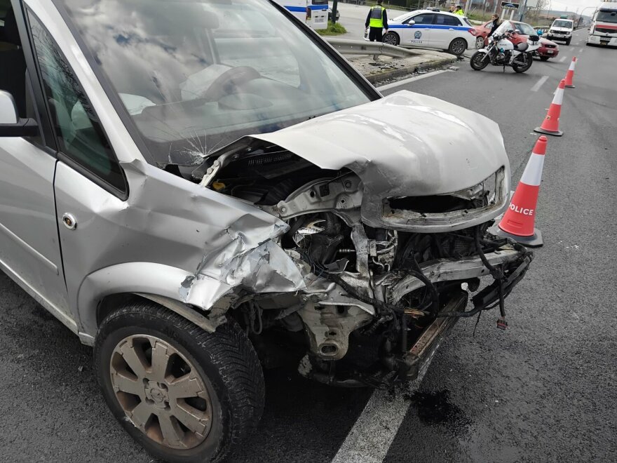 Λαρισα: Σφοδρή σύγκρουση αυτοκινήτων με τρεις τραυματίες, δείτε φωτογραφίες