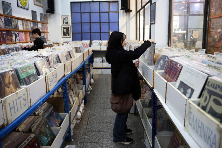 Το βινύλιο αναβιώνει και τα δισκάδικα επανέρχονται: Δεν είναι μόνο νοσταλγία, αλλά και μία αισθητική επιλογή