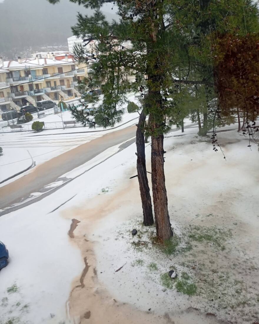 Ξεκίνησε η κακοκαιρία Erminio: Σφοδρή χαλαζόπτωση στον Πολύγυρο Χαλκιδικής, ισχυροί άνεμοι και βροχές