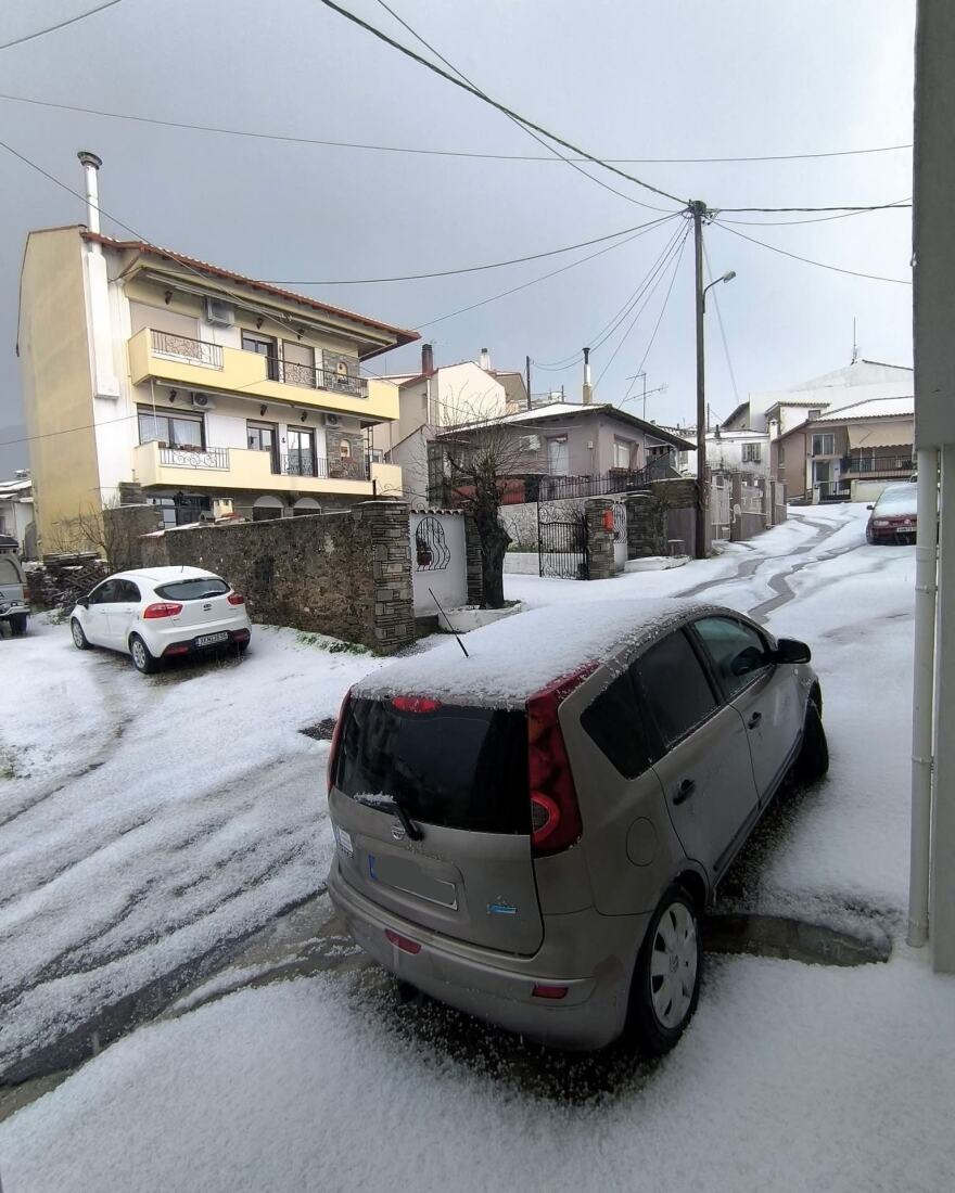 Ξεκίνησε η κακοκαιρία Erminio: Σφοδρή χαλαζόπτωση στον Πολύγυρο Χαλκιδικής, ισχυροί άνεμοι και βροχές