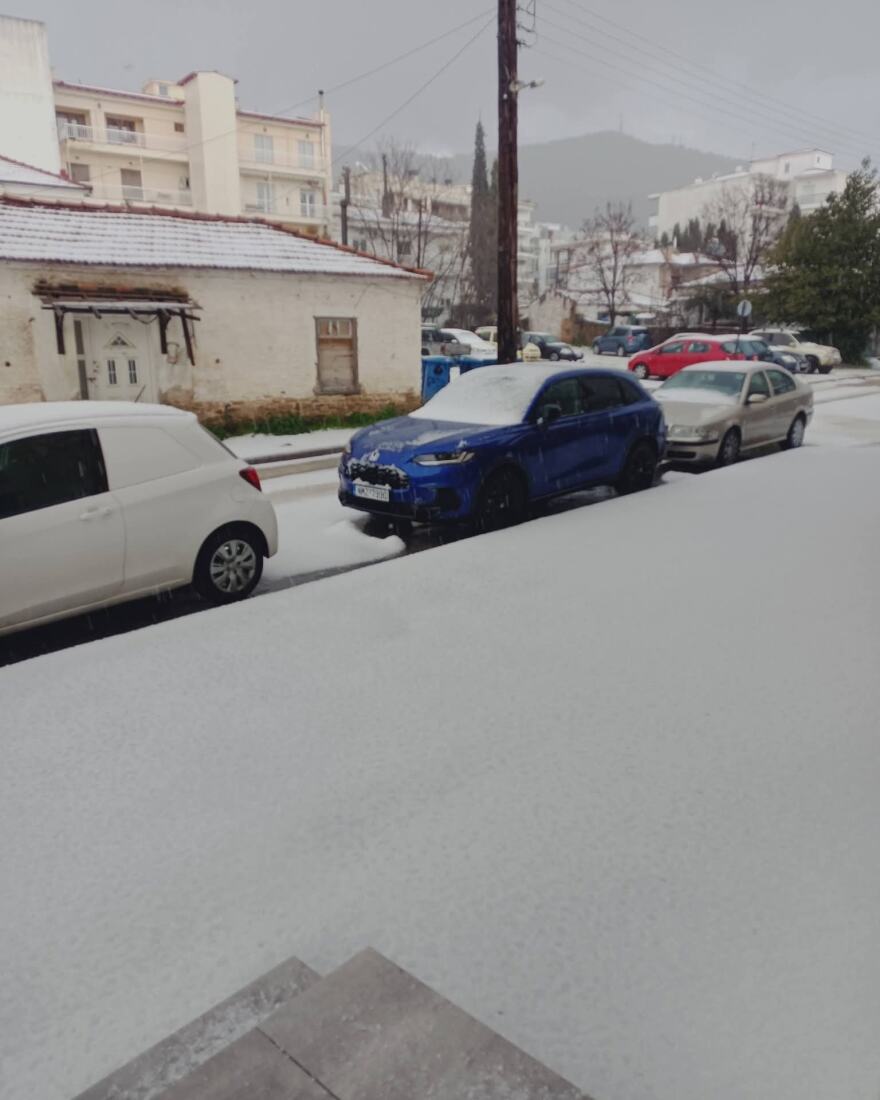 Ξεκίνησε η κακοκαιρία Erminio: Σφοδρή χαλαζόπτωση στον Πολύγυρο Χαλκιδικής, ισχυροί άνεμοι και βροχές