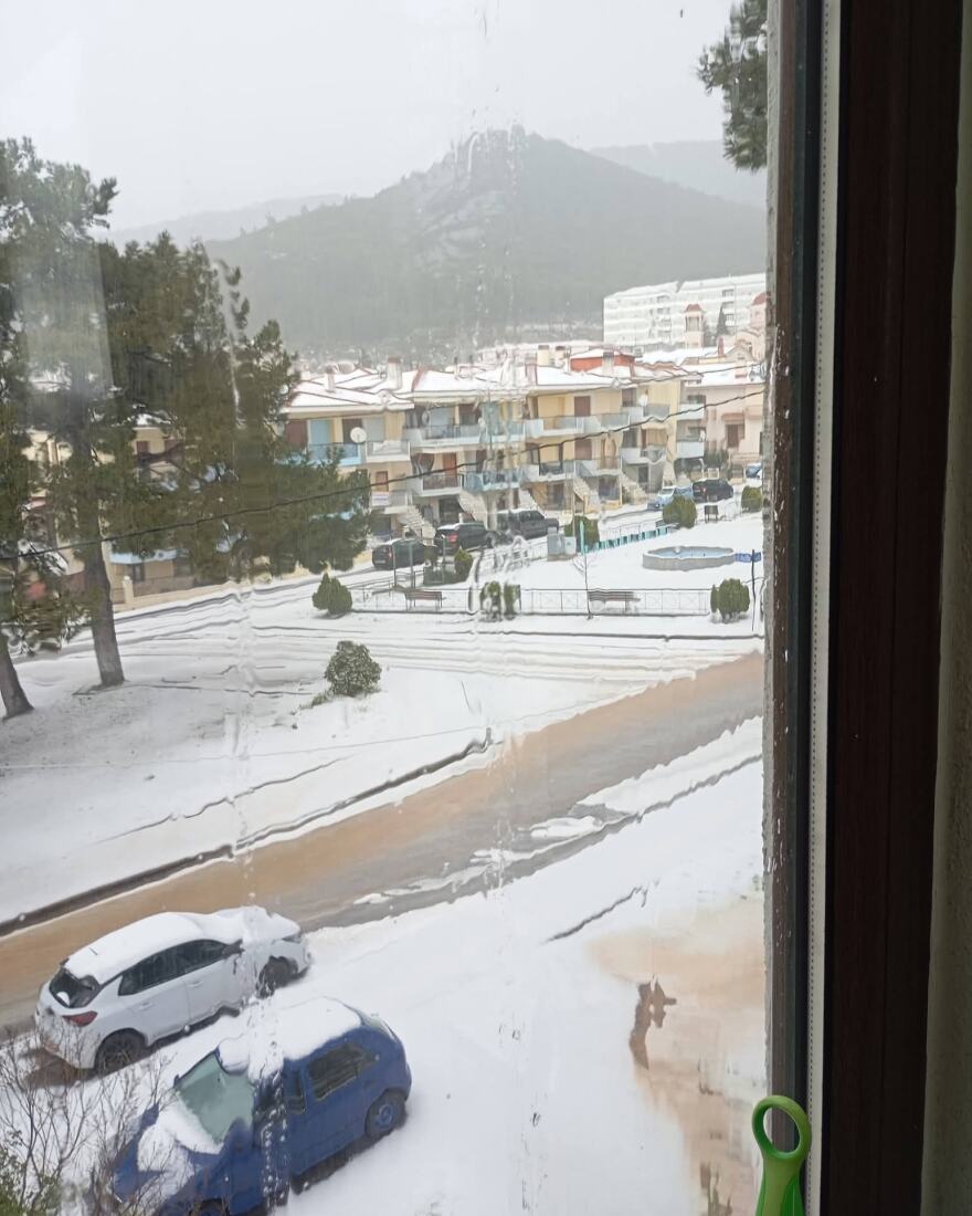 Ξεκίνησε η κακοκαιρία Erminio: Σφοδρή χαλαζόπτωση στον Πολύγυρο Χαλκιδικής, ισχυροί άνεμοι και βροχές