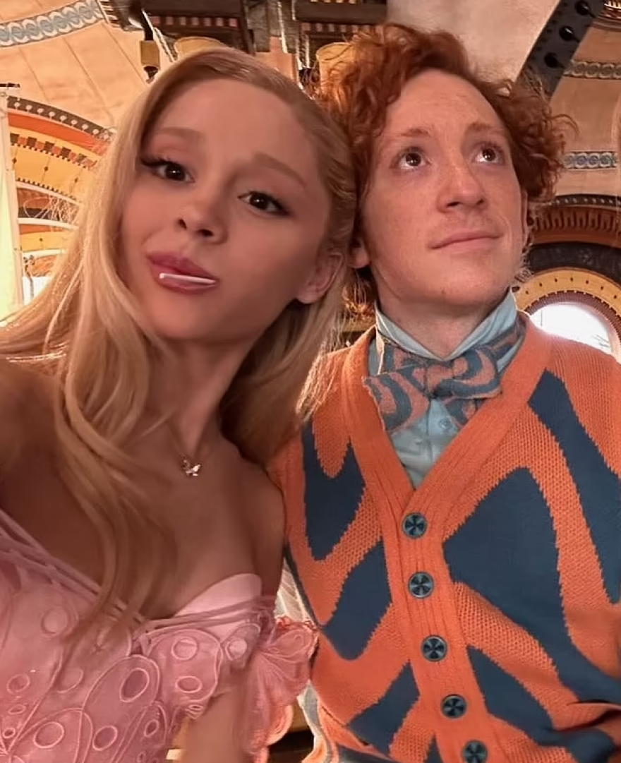 Ίθαν Σλέιτερ: Η πρώην σύζυγός του σπάει τη σιωπή της για τη σχέση του με την Αριάνα Γκράντε