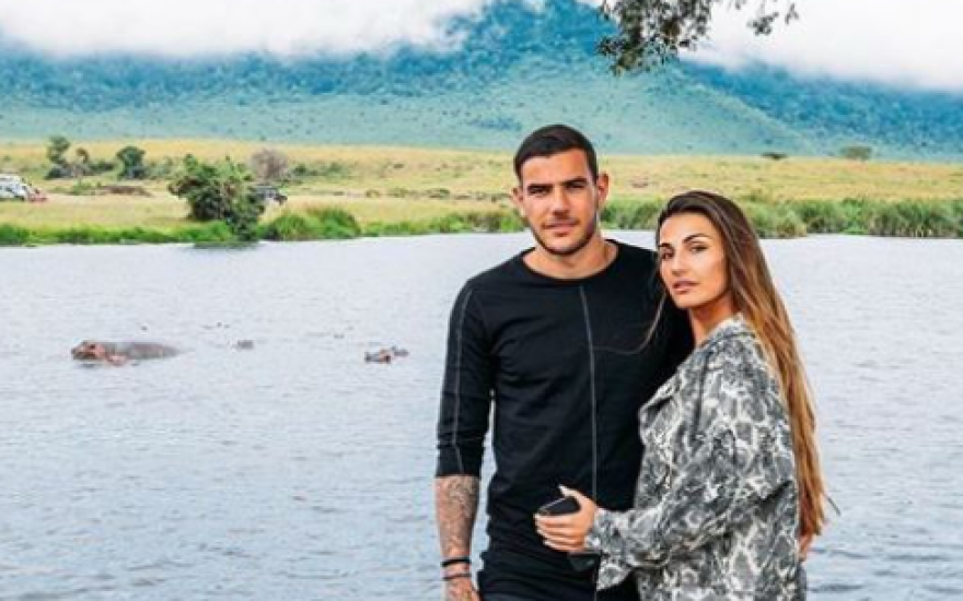 Η δημοσιογράφος που έφτασε στη Θεσσαλονίκη μαζί με τον Πένια - Η σχέση τους και το παρελθόν της με τον Τεό Ερνάντεζ