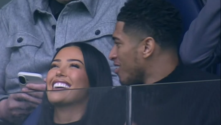 Είδε μαζί με τη νέα του σύντροφο το παιχνίδι της Ρεάλ ο Μπέλιγχαμ - Η φαρμακερή ματιά της μητέρας του στη... νύφη 