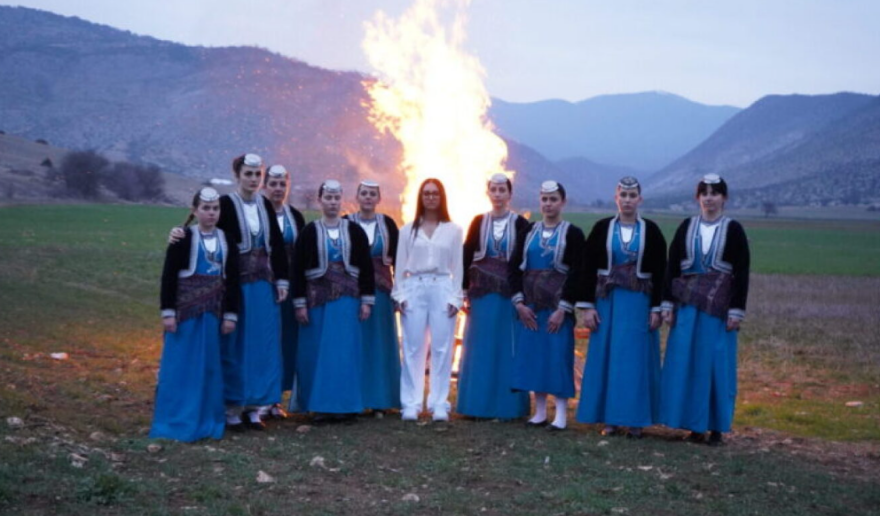 Η Μενεγάκη πανταχού παρούσα, η Klavdia αποκαλύπτεται και η τοξικότητα βασιλεύει