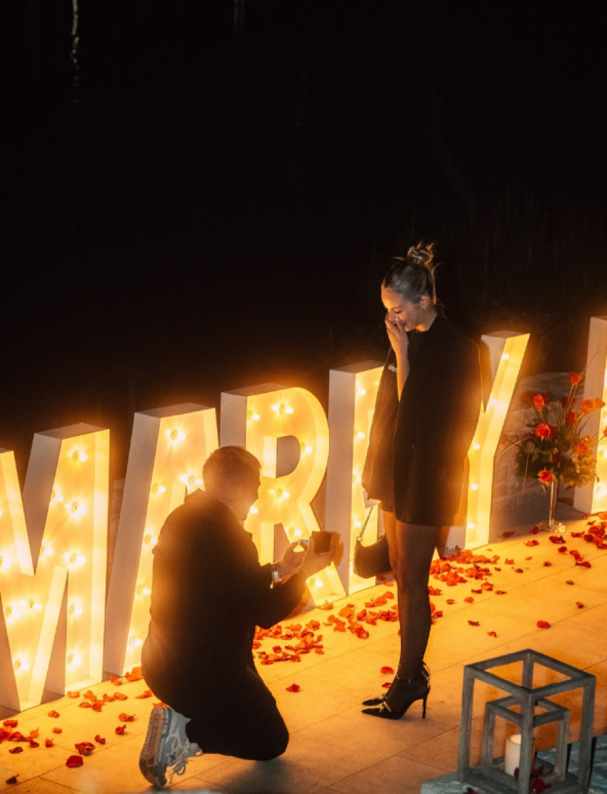 Πρόταση γάμου από τον Μπράντον Τόμας στην αγαπημένη του Εύη - Φωτογραφίες 