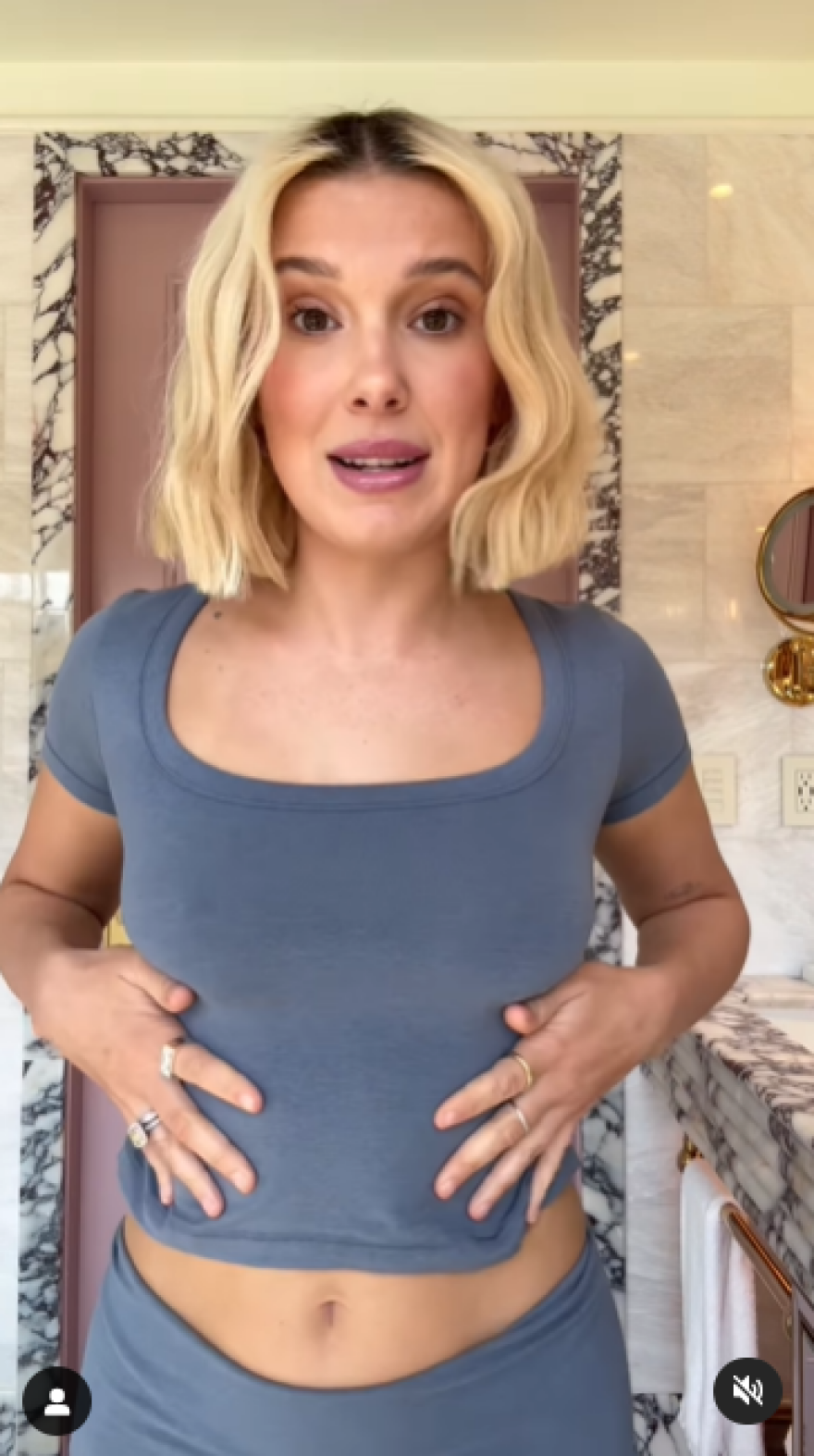 Η Μίλι Μπόμπι Μπράουν πόζαρε με μπικίνι και διαφορετικό χρώμα στα μαλλιά της - Τα σχόλια των ακολούθων της για την εμφάνισή της