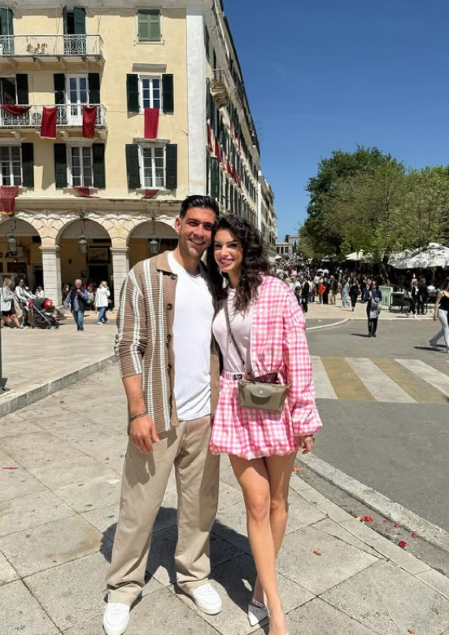 Πασχαλινή εξόρμηση στην Κέρκυρα με την σύντροφό του για τον Μπακασέτα - Φωτογραφίες