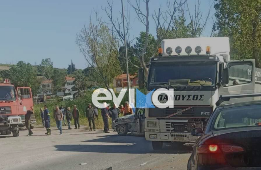 Σοβαρό τροχαίο στην Εύβοια: ΙΧ συγκρούστηκε με φορτηγό – Στο νοσοκομείο ένας τραυματίας