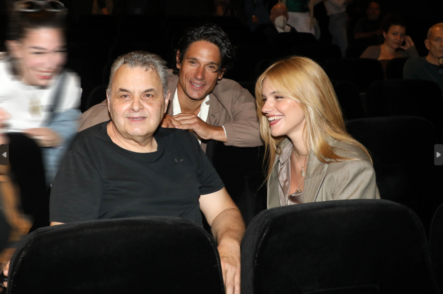 Πάνος Βλάχος και Νατάσα Εξηνταβελώνη πραγματοποίησαν την πρώτη τους κοινή δημόσια εμφάνιση - Οι φωτογραφίες με τον πατέρα της ηθοποιού
