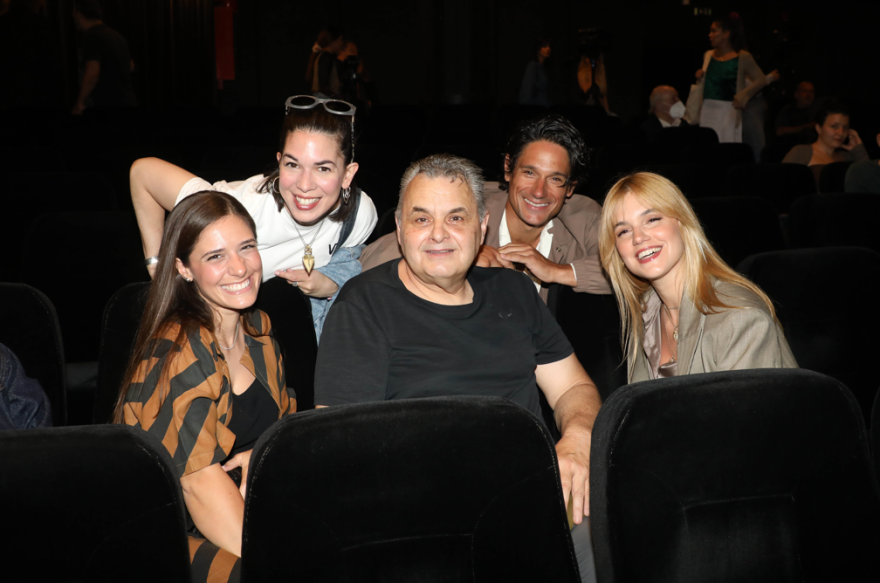 Πάνος Βλάχος και Νατάσα Εξηνταβελώνη πραγματοποίησαν την πρώτη τους κοινή δημόσια εμφάνιση - Οι φωτογραφίες με τον πατέρα της ηθοποιού
