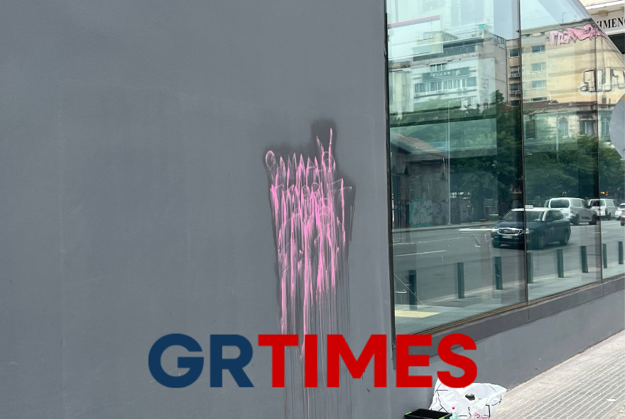 Άγνωστοι βανδάλισαν και πάλι με γκράφιτι τον σταθμό Βενιζέλου